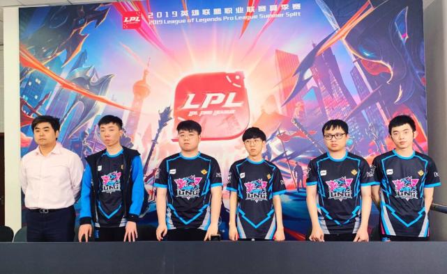 人关注的莫 人关注的莫