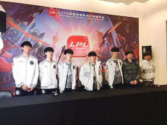 他是否能扛 他是否能扛