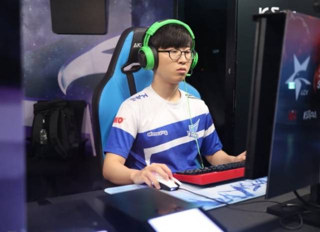 头的瞬间都 头的瞬间都